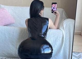 微密圈 – 120斤的小王同学最新制服套图，小心你的心脏不够用哦！
