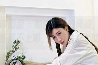 Feilin嗲囡囡 – 娜依灵儿的美腿，在线爆照，原图跟不上啊，腿的魅力太过分了！