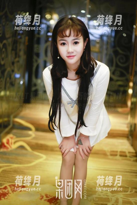 GIRLT果团网 - 人形挂历的周琰琳LIN，灰丝写真集原图都散发着别样的诱惑
