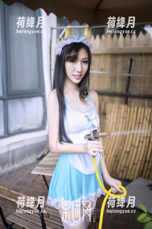 GIRLT果团网 - 爱丽莎LISA的泳衣美图更新，你会不会停下刚啃的零食？
