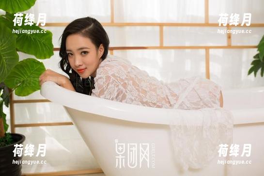 GIRLT果团网 - 黑色的裙摆，王婉悠在线，只想追着那张美图跑。