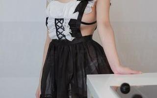 Kang Inkyung这双棉袜恰到好处，搭配美图太神奇，不愧是她的风格！