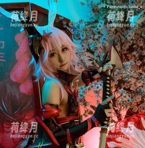 KuukoW，周日水边漫步写真合集：这些不仅仅是泳圈呀，哈哈