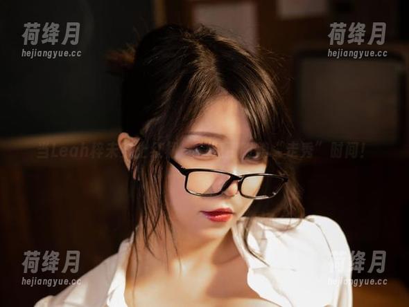 当Leah梓未穿上红裙——免费附赠“走秀”时间！