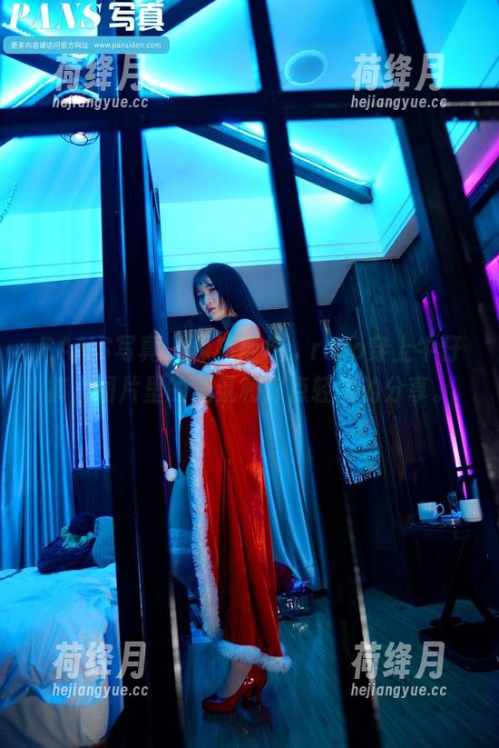 PANS写真 - 保持随性，roro穿上牛仔裤，图片里的气氛和那点轻快的分享。