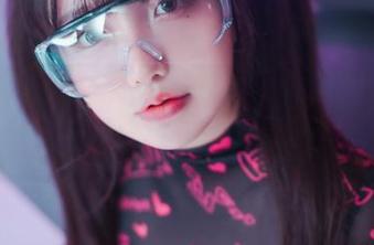 Son Ye Eun的丝袜写真，别问我眼神为什么闪烁！