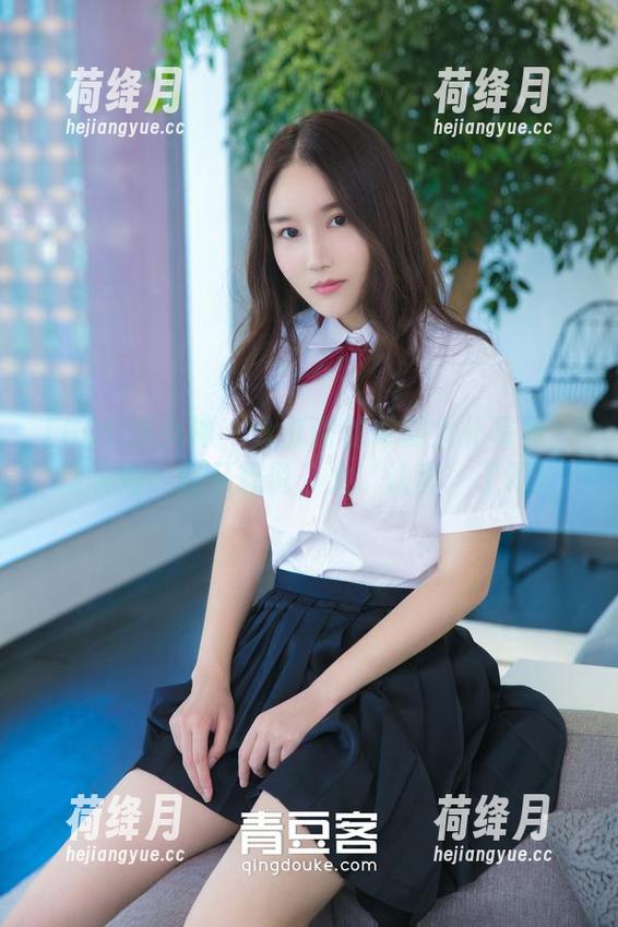 TGOD推女神 - 分享谢忱倬的女仆写真：这表情，我只想说，太‘认真’了吧！