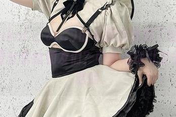 Tomiko(とみこ)的私服自撮撸了图库，要不要分享给朋友们？可小心别引发争论哦，哈哈。