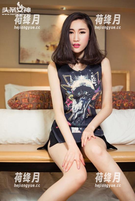 TouTiao头条女神 - 申美嫣晒出的空姐写真，下载的时候是否有点小羞涩？