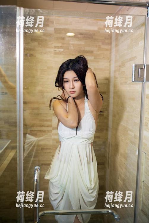 TuiGirl推女郎 - 看这图片，松果儿真爱眼镜，资源虽然多，但这视角也太极简了吧。