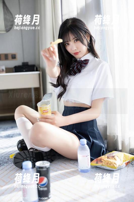Xiuren秀人网 - nancy小姿的制服合集：穿上这件你就能变身！可能...