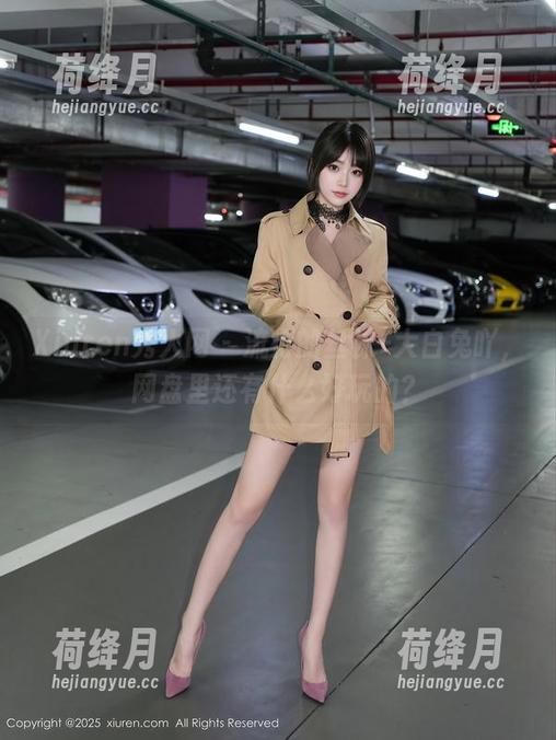 Xiuren秀人网 - 流行的丝袜+大白兔吖，网盘里还有什么好玩的？