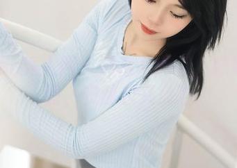 Xiuren秀人网 – 月酱儿图包：妹妹的调调，安静却又危险