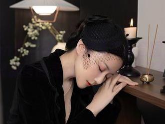 Xiuren秀人网 – 艾希儿短裤套图：在哪里藏匿的灵动，找不着北了！