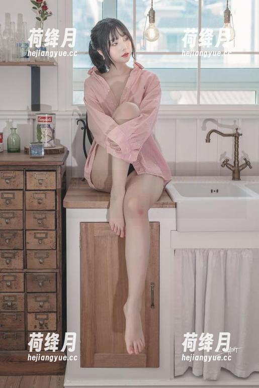 怎样拍出肉丝的高级感？请查收Yuna(윤아)的高清图册。