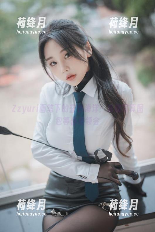 Zzyuri画笔下的蓝色海洋：私藏写真图包等你来领会