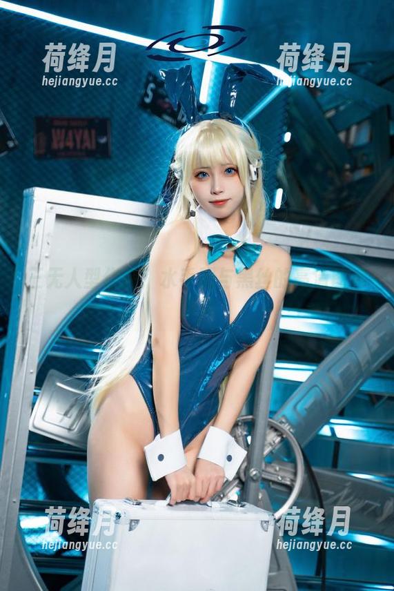 三无人型作品：水手服与黑丝的高清图库默契
