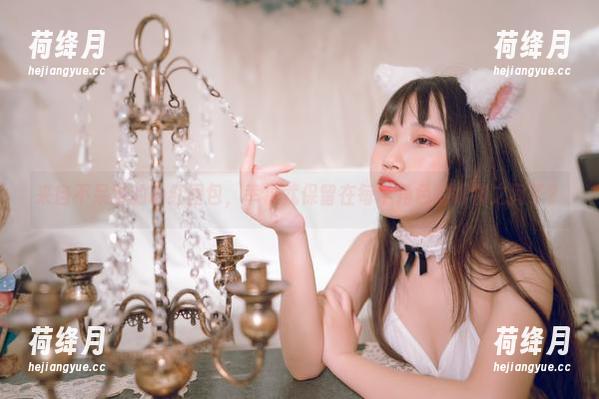来自不呆猫的粉红图包，幸福就保留在每个角色的眼神之间了？