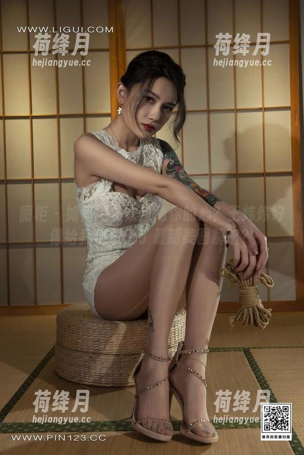 丽柜 - 如何用皮衣撩动你的心？王炜炜好像给我们奉上了最新美图解密？