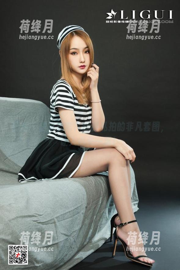 丽柜 - 居家日常？甜甜私拍的非凡套图，让人心头一震！