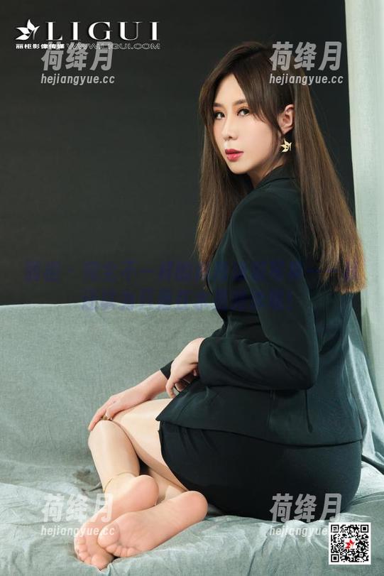 丽柜 - 完全不一样的肖肖泳装写真——我还以为只是在水里游泳呢！