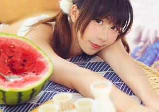 泳池边的九曲Jean，你不看绝对会后悔！美图更新，开启你的想象力！
