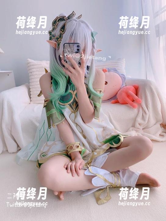 看高清图集二阶堂宅绘子的盛装旗袍，一边流行爵士，一边暗示：你们可别以为我是来送吃的哦！