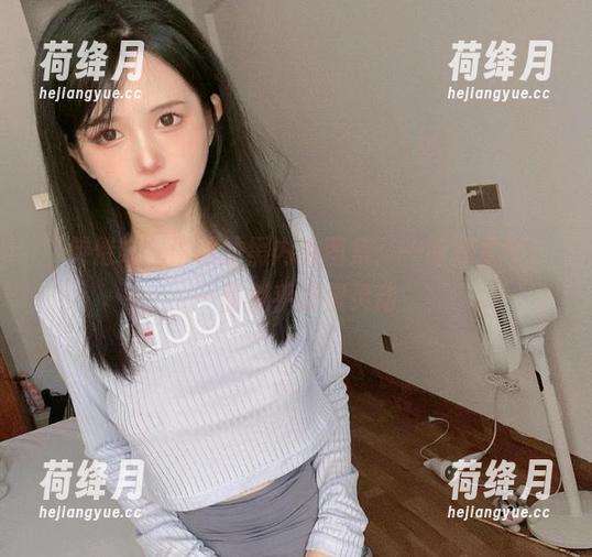 “倦倦喵”讲述的黑内衣图集：一面是柔情，一面似乎又很灵动