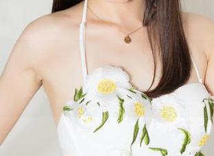 克拉女神 – 每个人都该拥有，免费的大阳裸足图册，貌似没毛病。