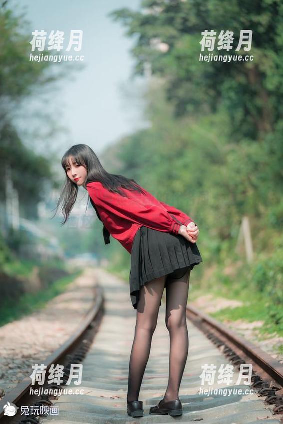 和服八重樱，真是美图的代名词，兔玩映画这资源是越看越上瘾。