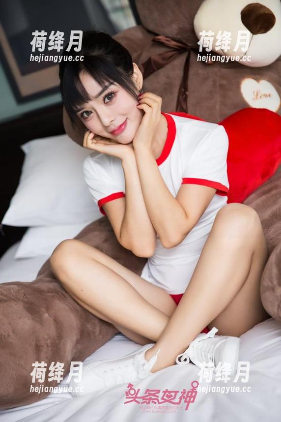头条女神 - 莫晓希的豹纹图集,几乎让人想起了周末的懒散 头条女神 - 莫晓希的豹纹图集,几乎让人想起了周末的懒散