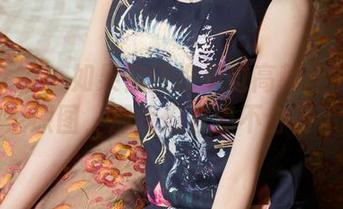 头条女神 – 如果你还没见过高韩菲的最新比基尼原图，那我们有点不合群了吧。