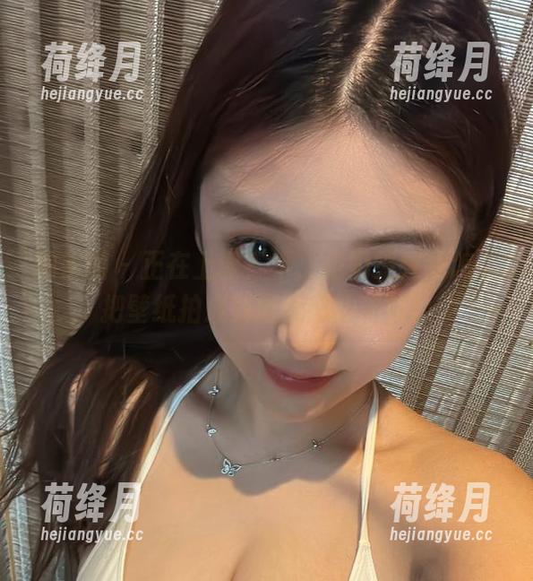 微密圈 - 正在上课？不，是奶雯教我怎么把壁纸拍成封面美图的秘籍！