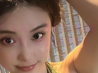 微密圈 – 又来了，奶雯你这私房图包的油亮程度，恐怕让我更想看！