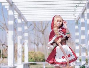 看着妖君白研的体操服，更惊叹她的美图更新，我的目光停留不动…