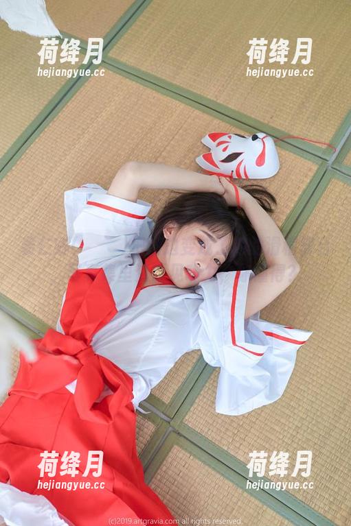姜仁卿(강인경)把海边变成了他的滑稽舞台，写真集里资源见功力，你懂得？