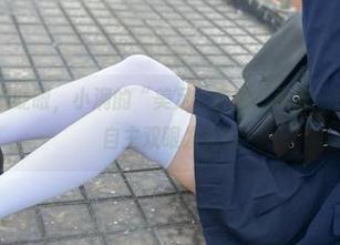 少女秩序 – 别眨眼，小满的“美足”套图，承诺一定会让你不由自主双眼发光哟