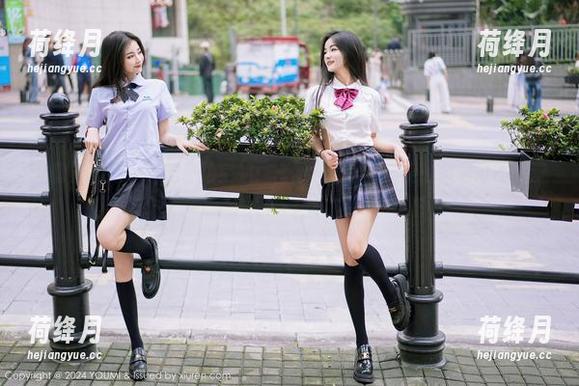 尤蜜荟 - 是小逗逗私拍空姐：套图告诉你，高空的风景可不止蓝天。