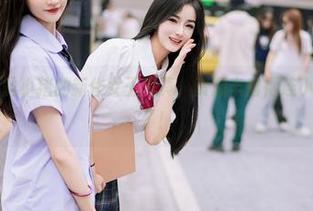 尤蜜荟 – 白露小猪的新作女王写真，资源丰富得连小贩都要羡慕了！
