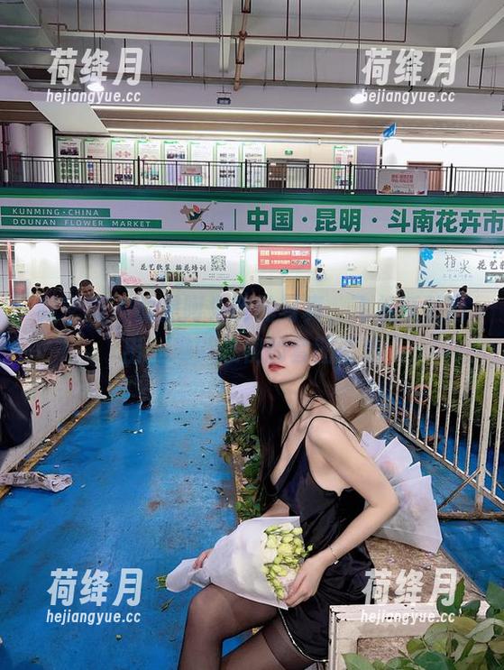 微密圈 - 就是阿朱啊的写真，飞机跃然而出，难以忽视的套图诱惑