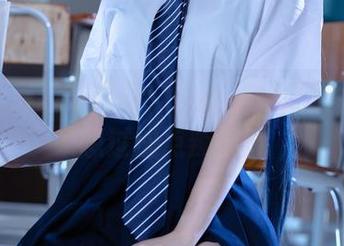 屿鱼的最新写真集：肉丝，别告诉我你没想过加点辣椒！