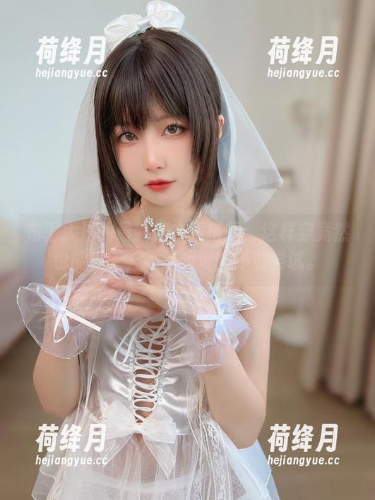 布丁大法的最新连衣裙搭配：这样穿竟然也能上天，不过我可能不敢尝试。
