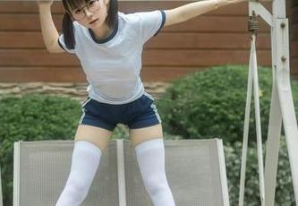 看幼水铃衣的双马尾写真合集，真的是被萌到不行啊！