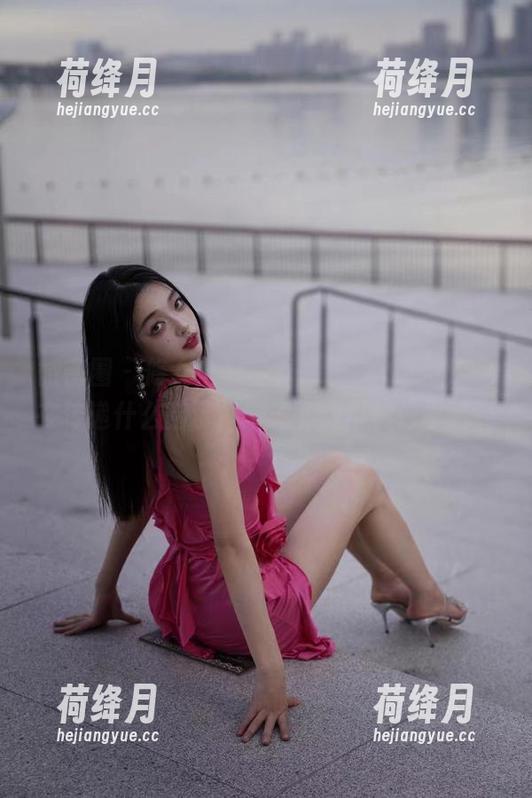 微密圈 - 修女主题写真，徐珺大哥你这是在传递什么暗示，别说下载不如你不给啊