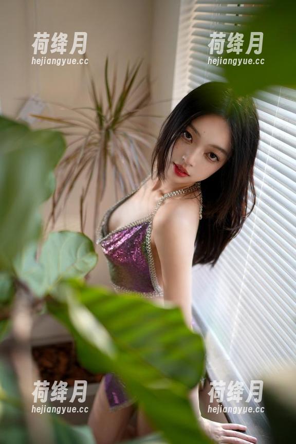 微密圈 - 徐珺大哥的毛绒豹猫写真集，呃，这身毛发，搞得我有种想摸一摸的冲动。