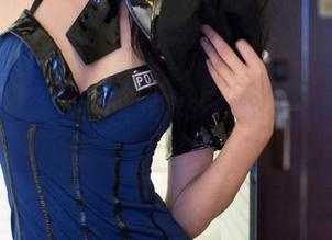 推女郎 – Yu佳妮与短裤的定制人生，随意慢慢逛