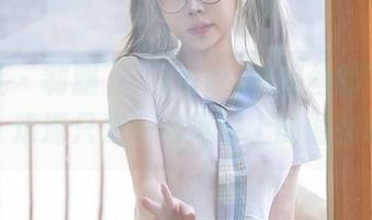 星颜社 – 制服下，Egg_尤妮丝的写真作品，难道只是一场风格上的倔强吗？