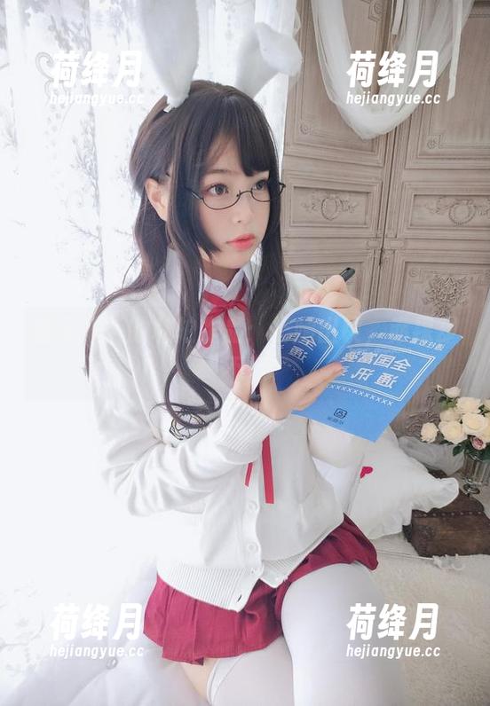 杏子夫人的私拍作品：长腿出镜，赤裸却不裸