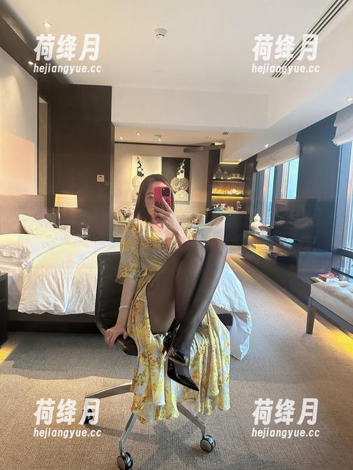 果儿Victoria 微密圈 - 果儿Victoria的公主与野兽壁纸合集,这种搭配我也没想到,你敢信?
