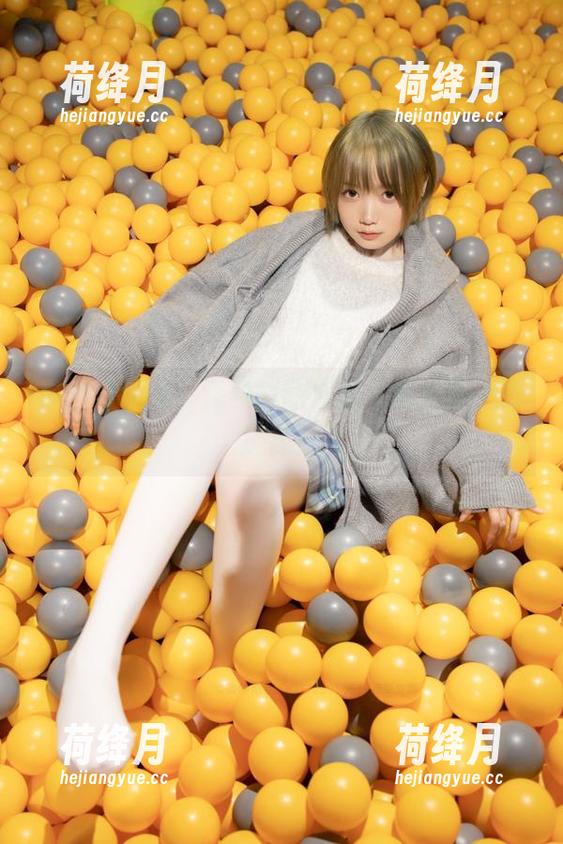 黑丝与少女，森萝财团最新写真又带上新旋律！